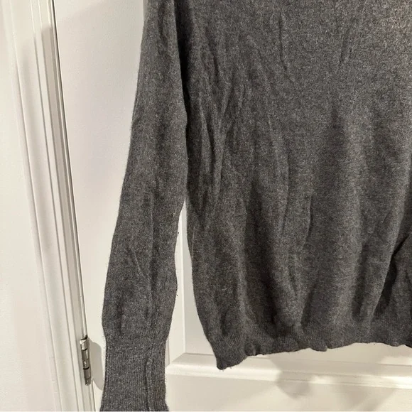 La Garçonne Moderne Dark Grey Heathered 100% Cashmare V-Neck Long Sleeve Sweater - Picture 5 of 9